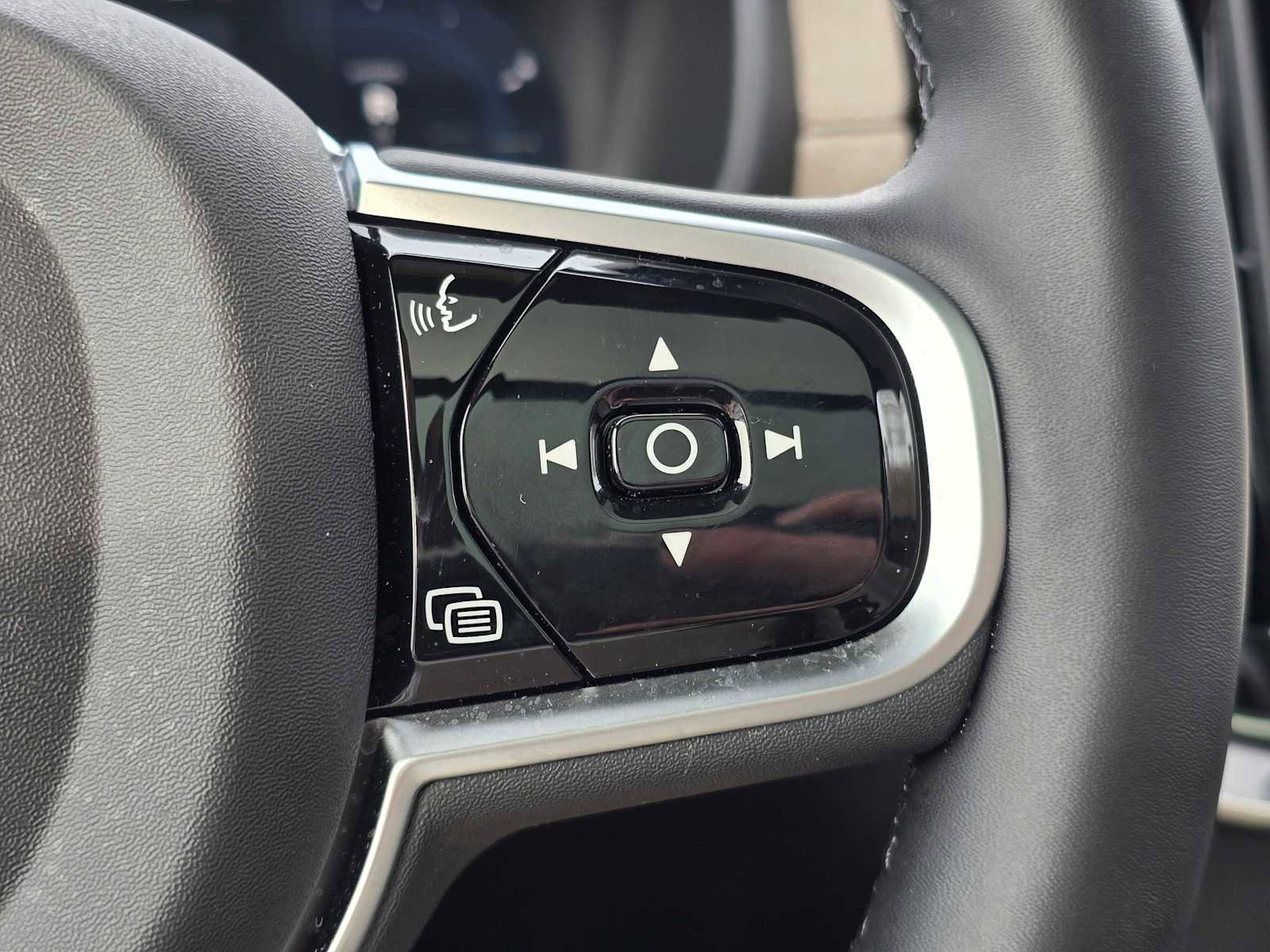 Certified 2025 Volvo XC90 T8 Ultra image 32