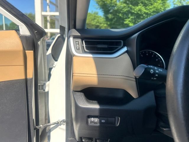 Used 2019 Toyota RAV4 LE FWD image 30