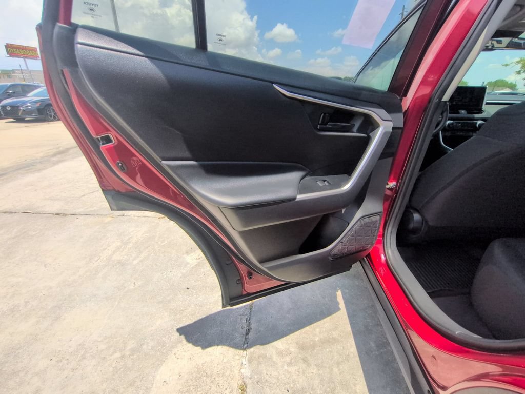 Used 2025 Toyota RAV4 LE AWD/4WD image 26