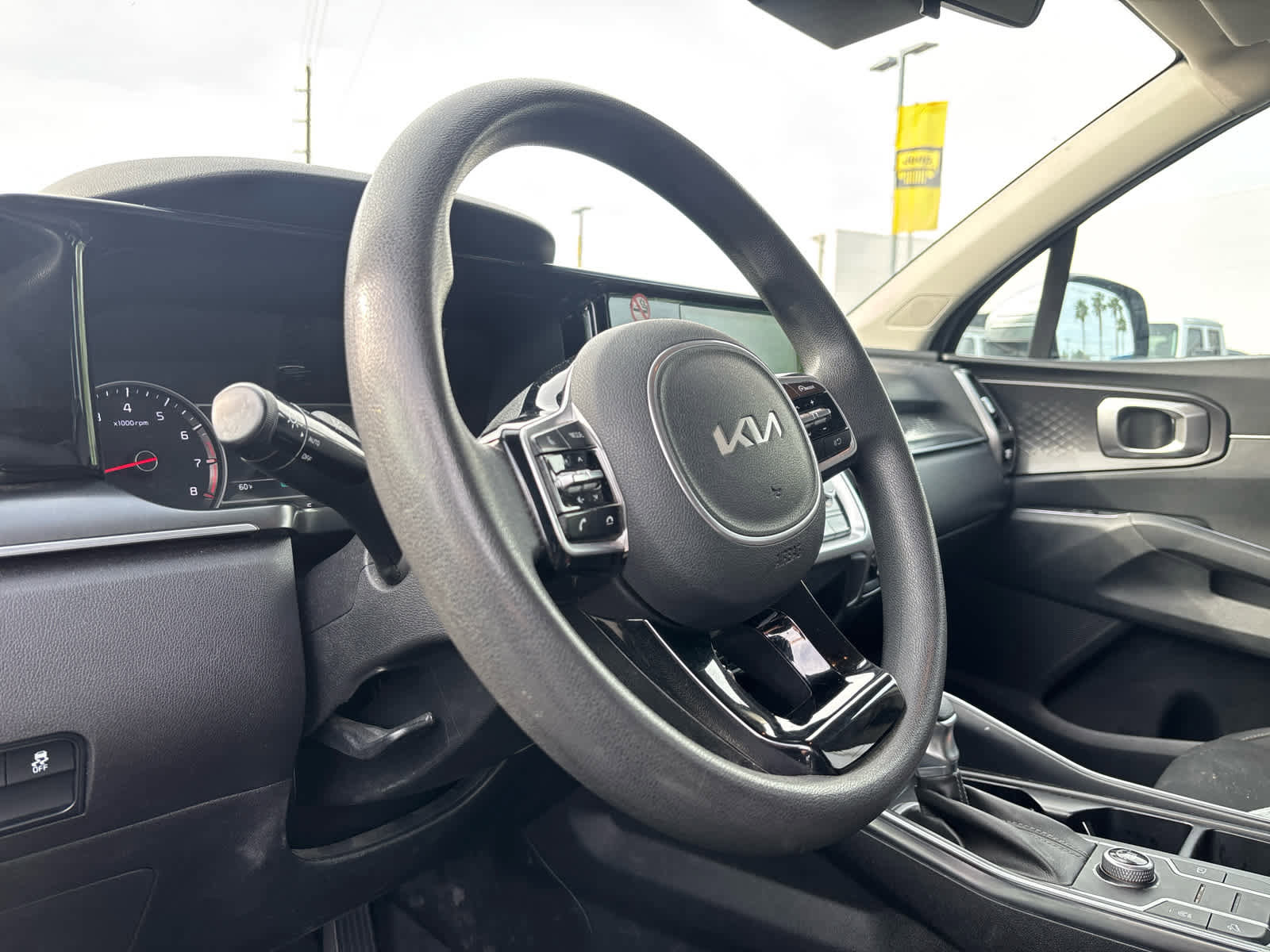 Used 2022 Kia Sorento LX image 9