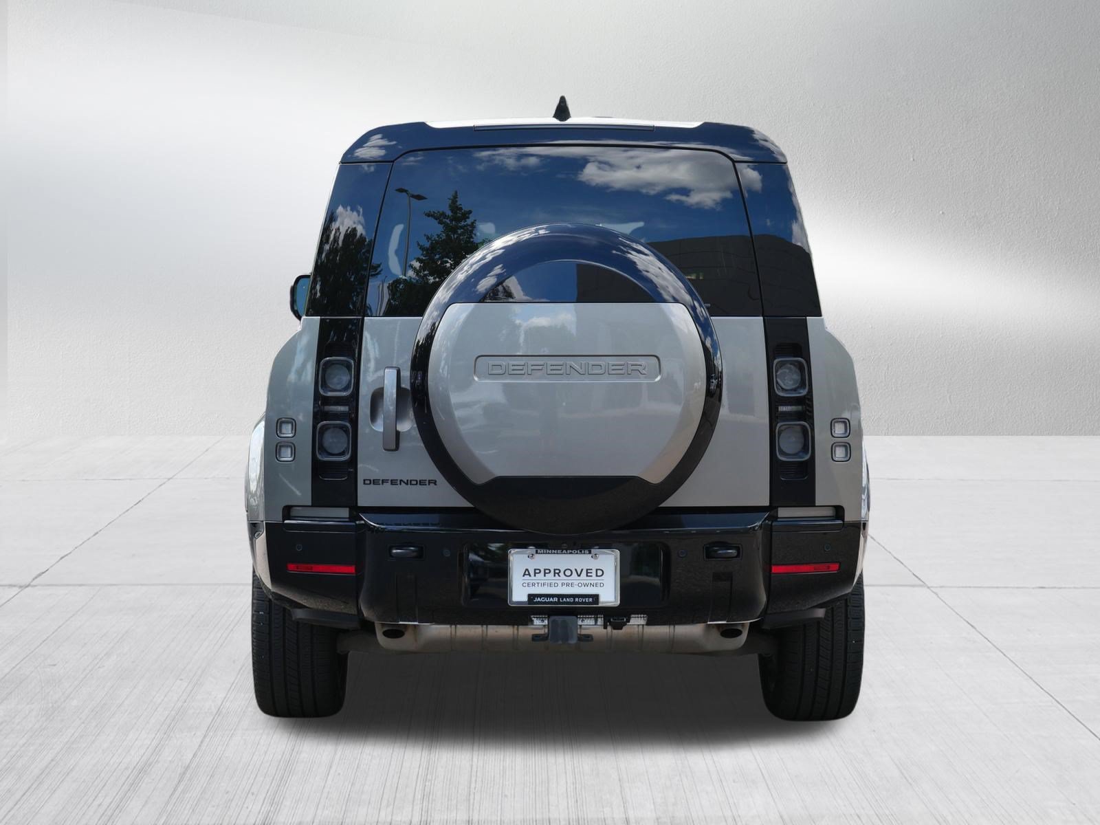 Certified 2025 Land Rover Defender 130 X AWD/4WD image 4