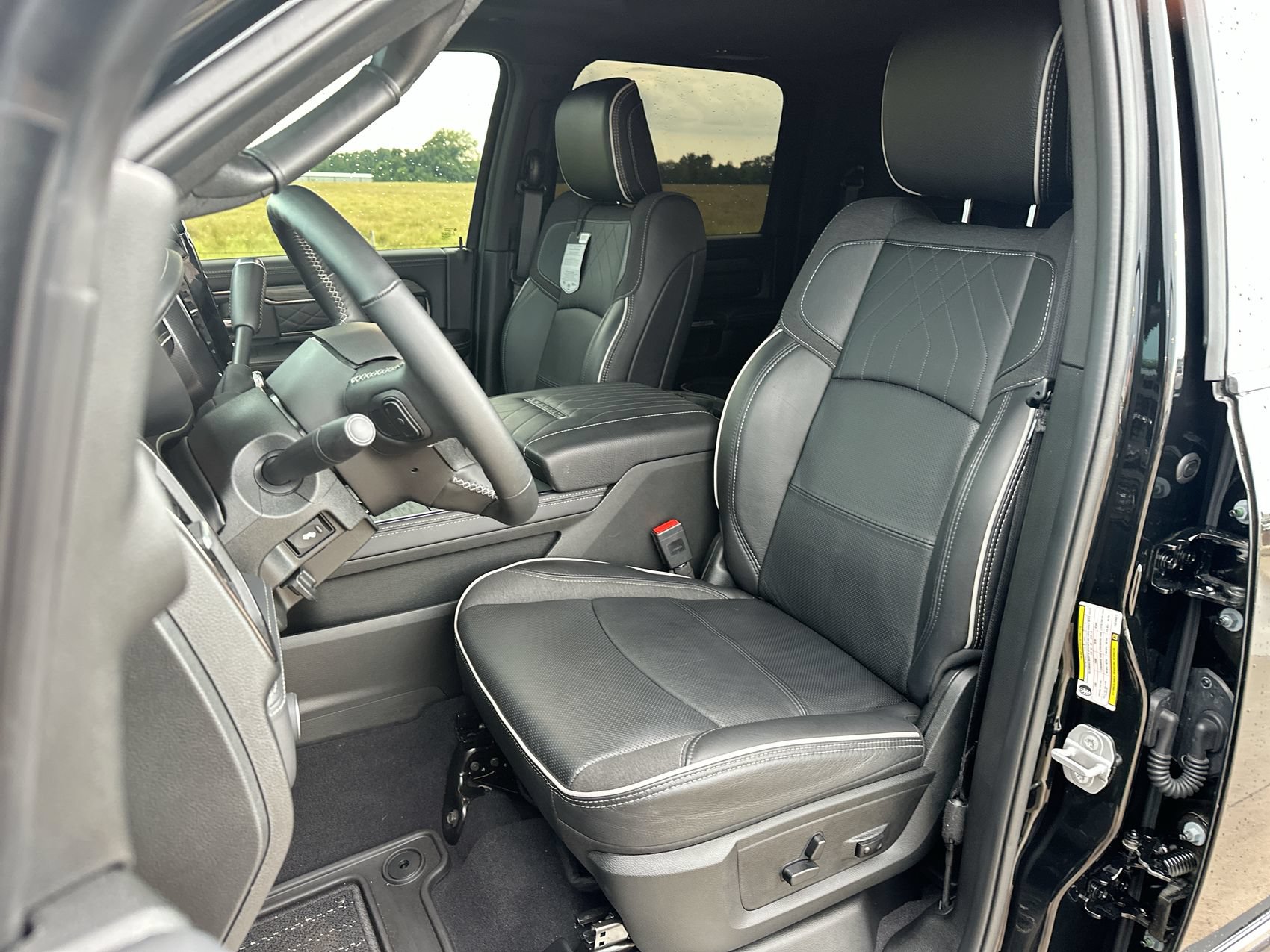 Used 2026 RAM 2500 Limited AWD/4WD image 11