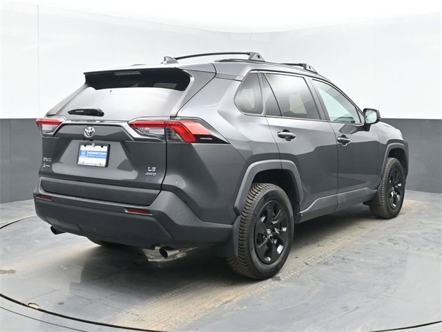 Used 2021 Toyota RAV4 LE image 10