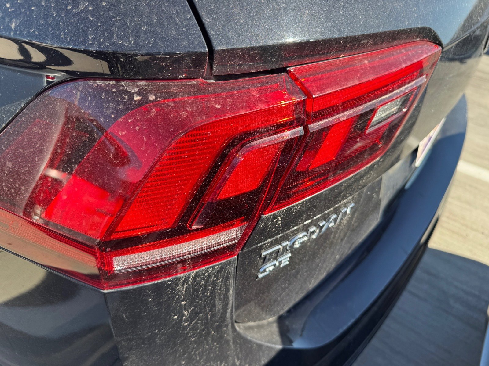 Used 2021 Volkswagen Tiguan SE R-Line image 6