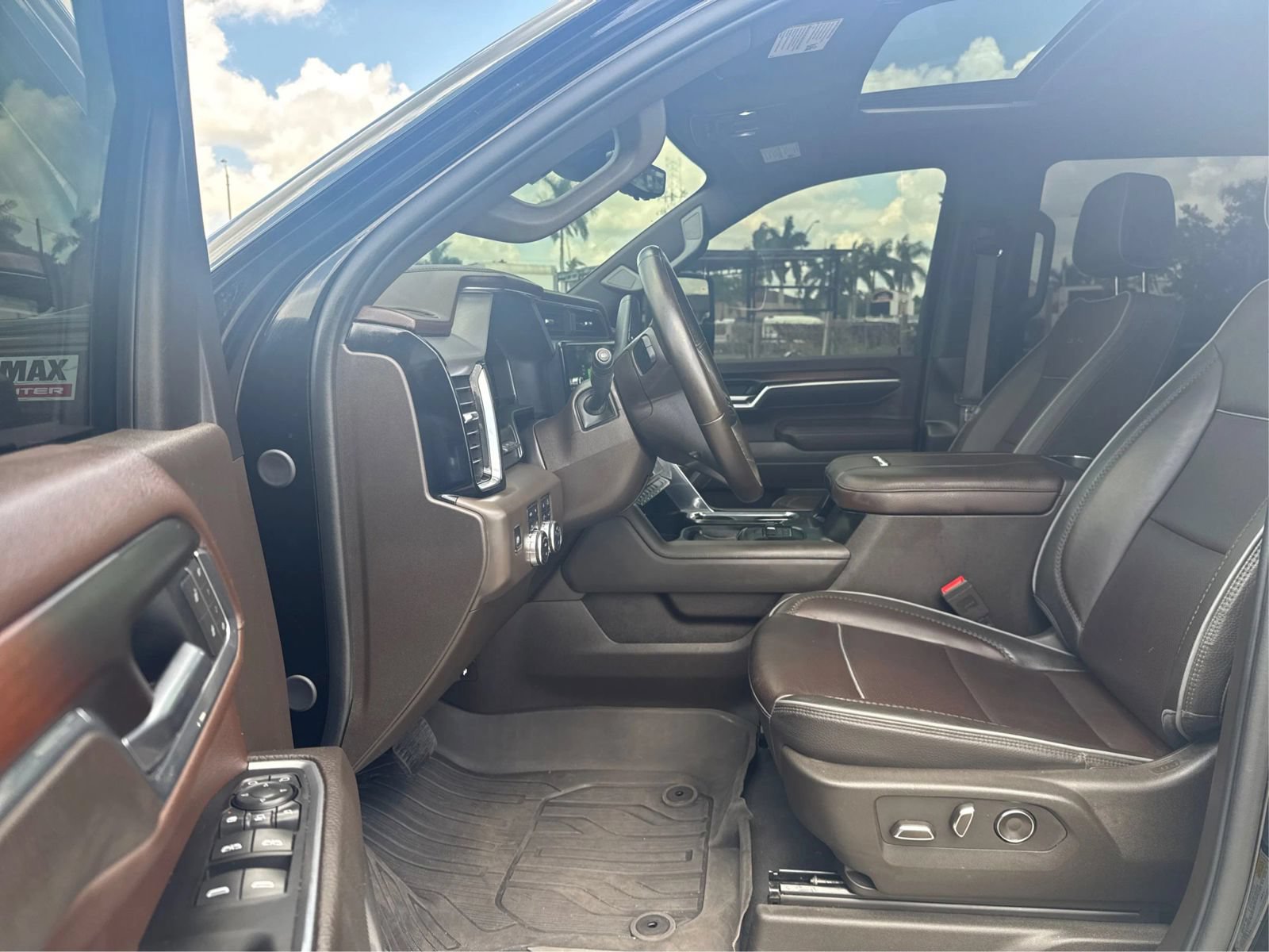 Used 2025 GMC Sierra 2500 Denali w/ Denali Reserve Package AWD/4WD image 9