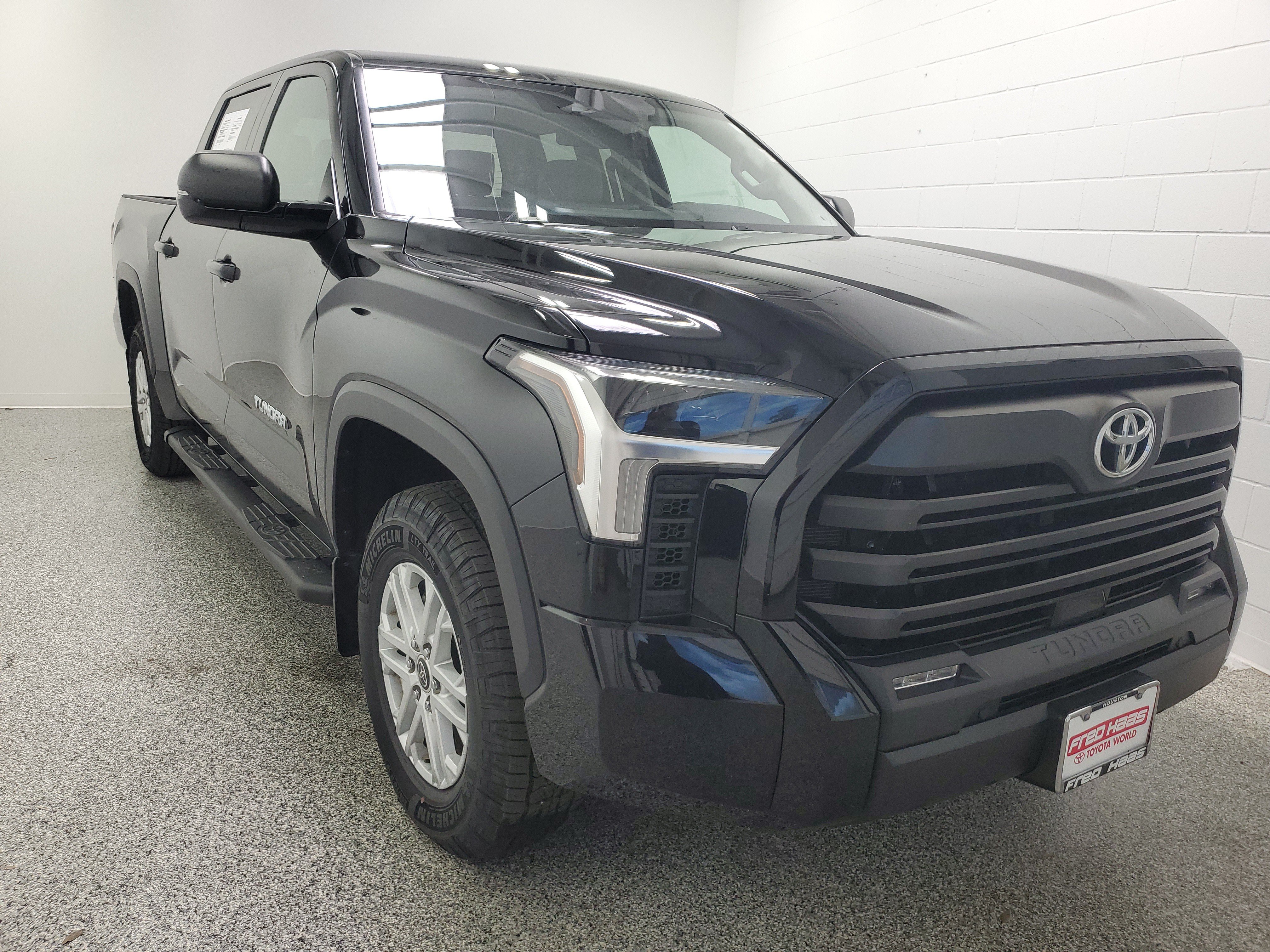 Used 2024 Toyota Tundra SR5 w/ SR5 Convenience Package AWD/4WD image 4