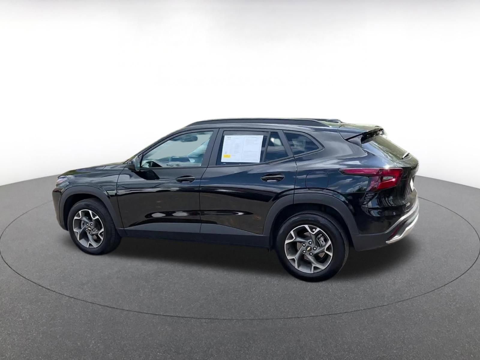 Used 2025 Chevrolet Trax LT image 10