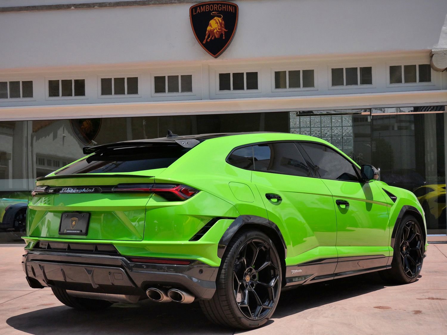 Used 2023 Lamborghini Urus Performante AWD/4WD image 3