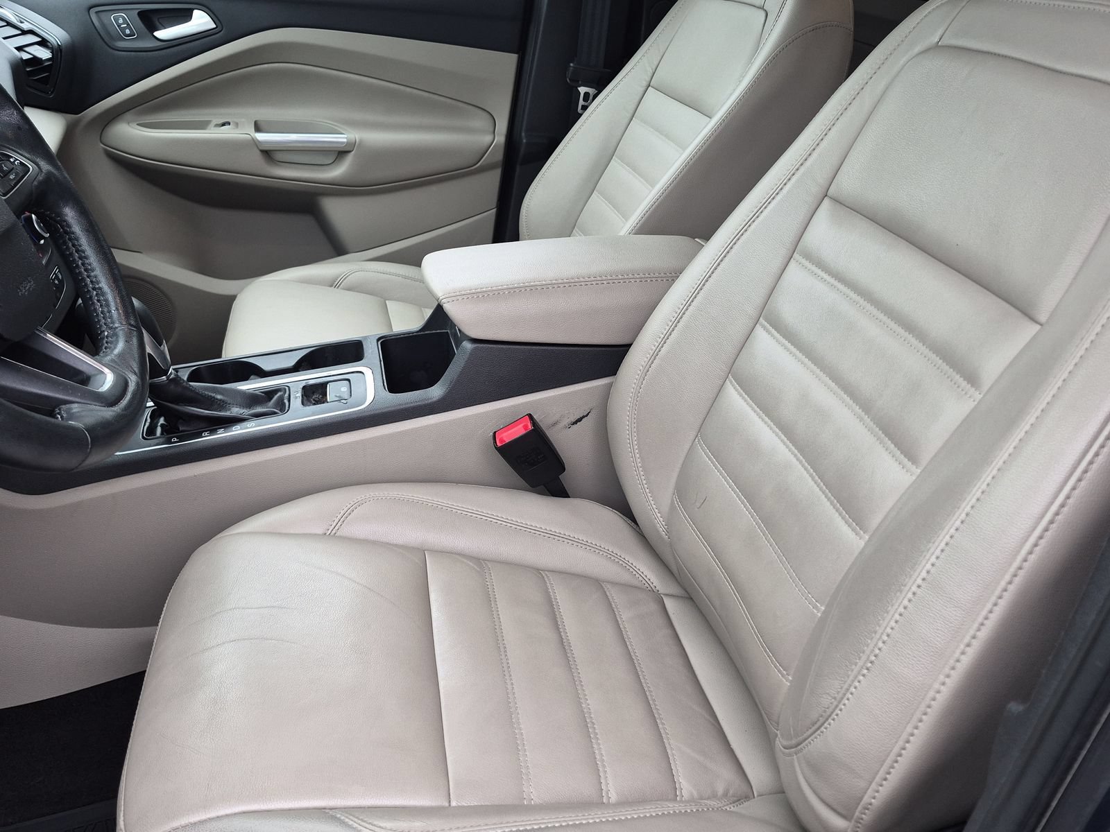 Used 2019 Ford Escape Titanium AWD/4WD image 16