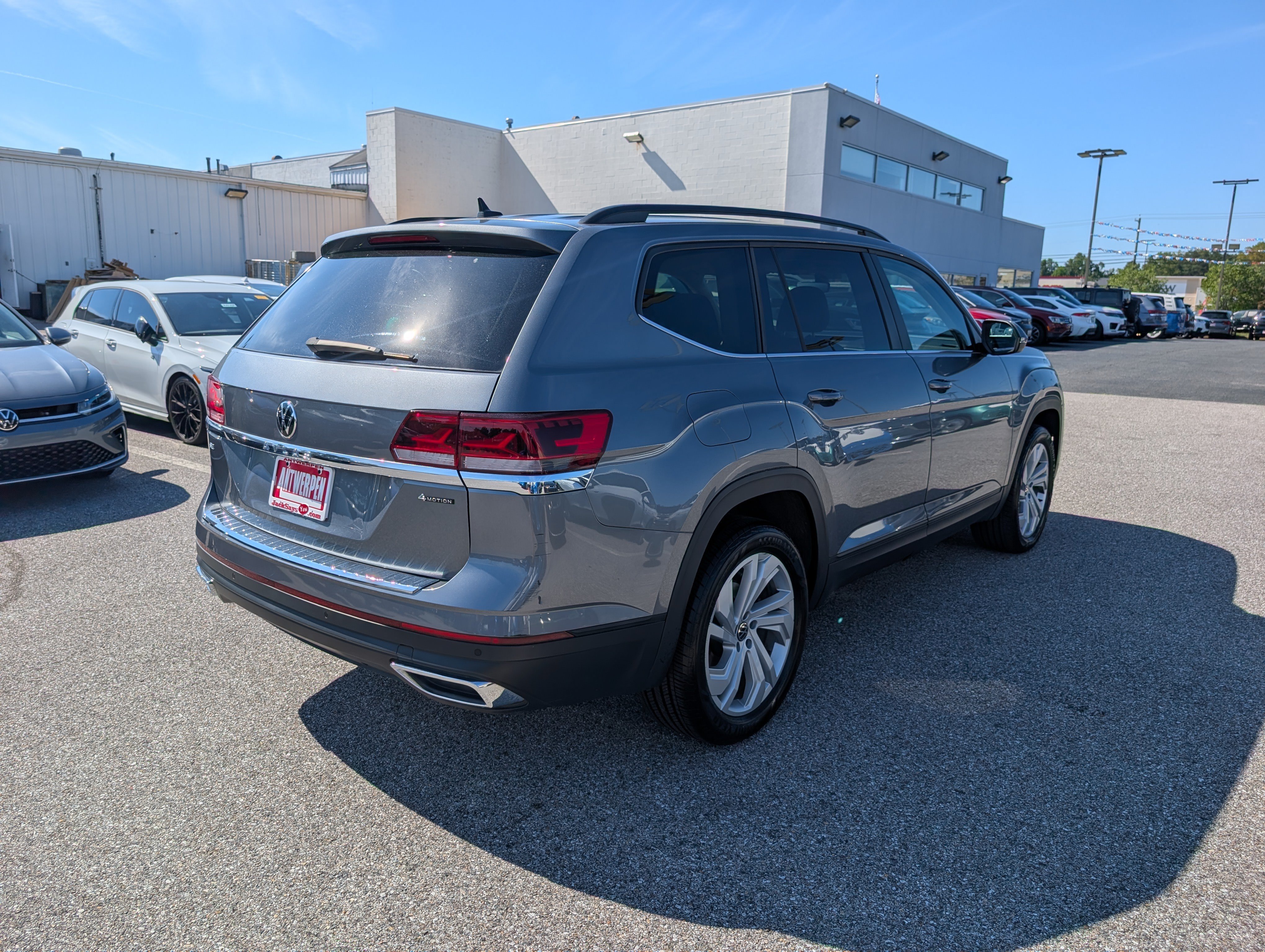 Used 2023 Volkswagen Atlas SE AWD/4WD image 3