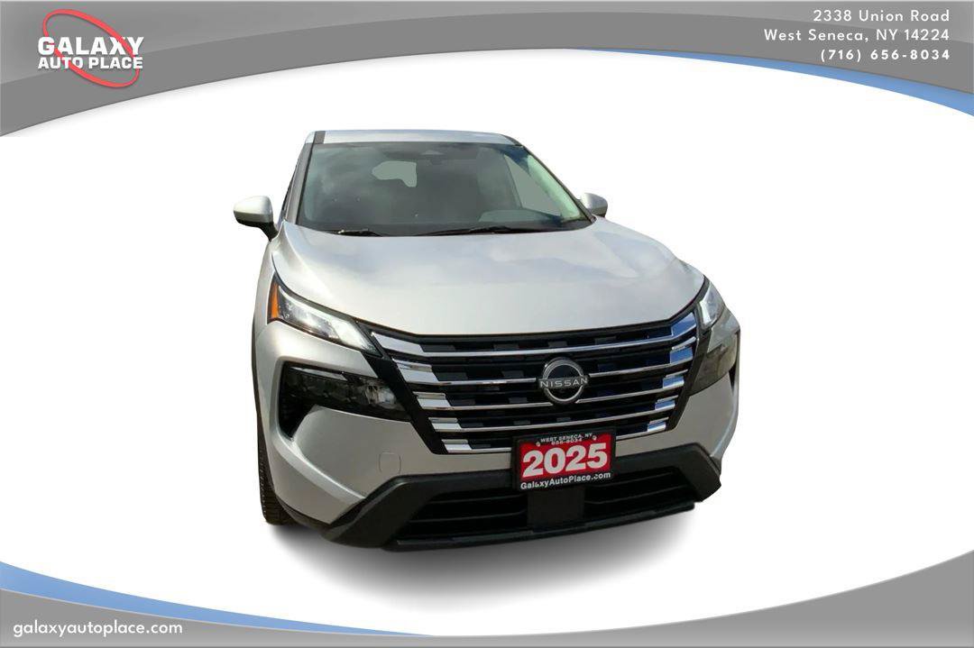 Used 2025 Nissan Rogue SV AWD/4WD image 3