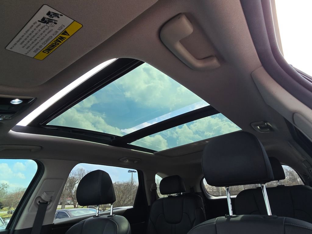 Used 2022 Kia Sorento SX w/ Panoramic Sunroof Package image 12