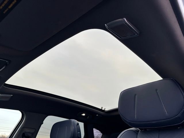 Used 2025 Cadillac Optiq Sport 2 image 30