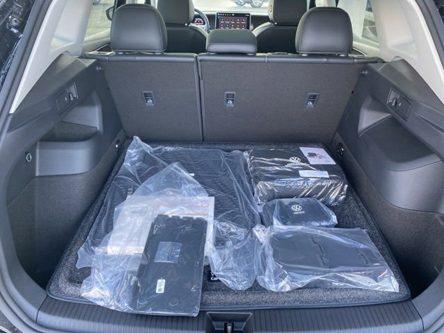 New 2025 Volkswagen Tiguan SE image 65