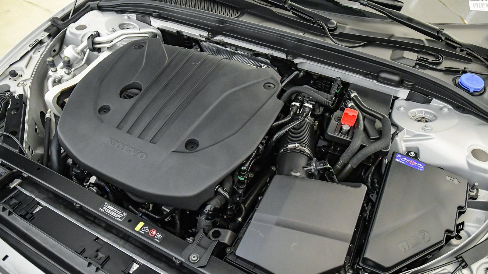 Certified 2025 Volvo V60 B5 Cross Country Plus image 24