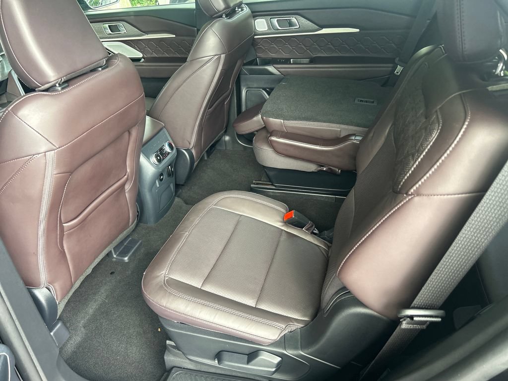 Used 2025 Ford Explorer Platinum w/ LUX Leather Package AWD/4WD image 29