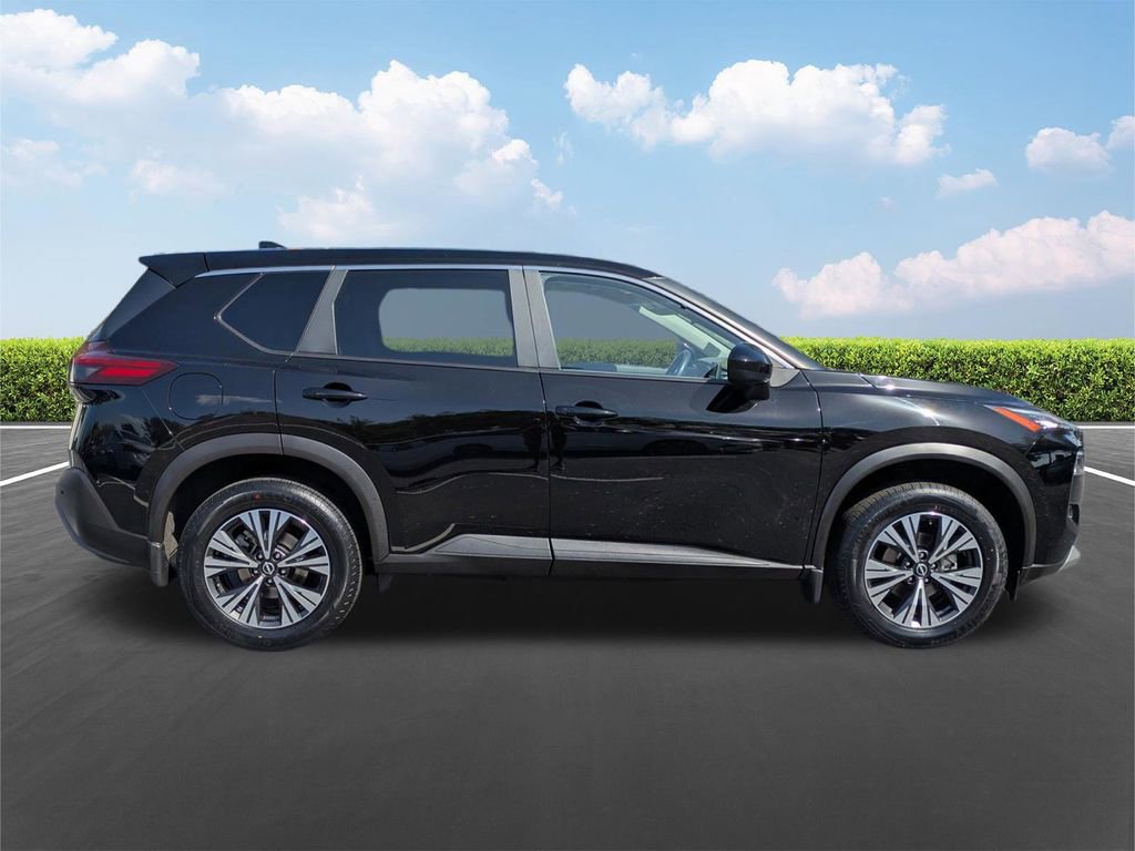 Used 2023 Nissan Rogue SV image 3