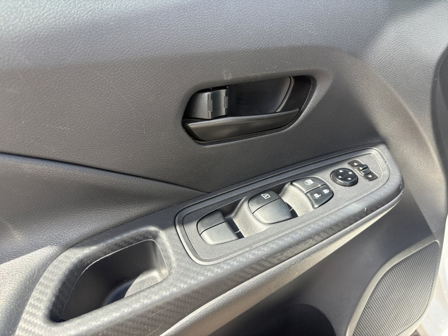 Used 2025 Nissan Versa S FWD image 11