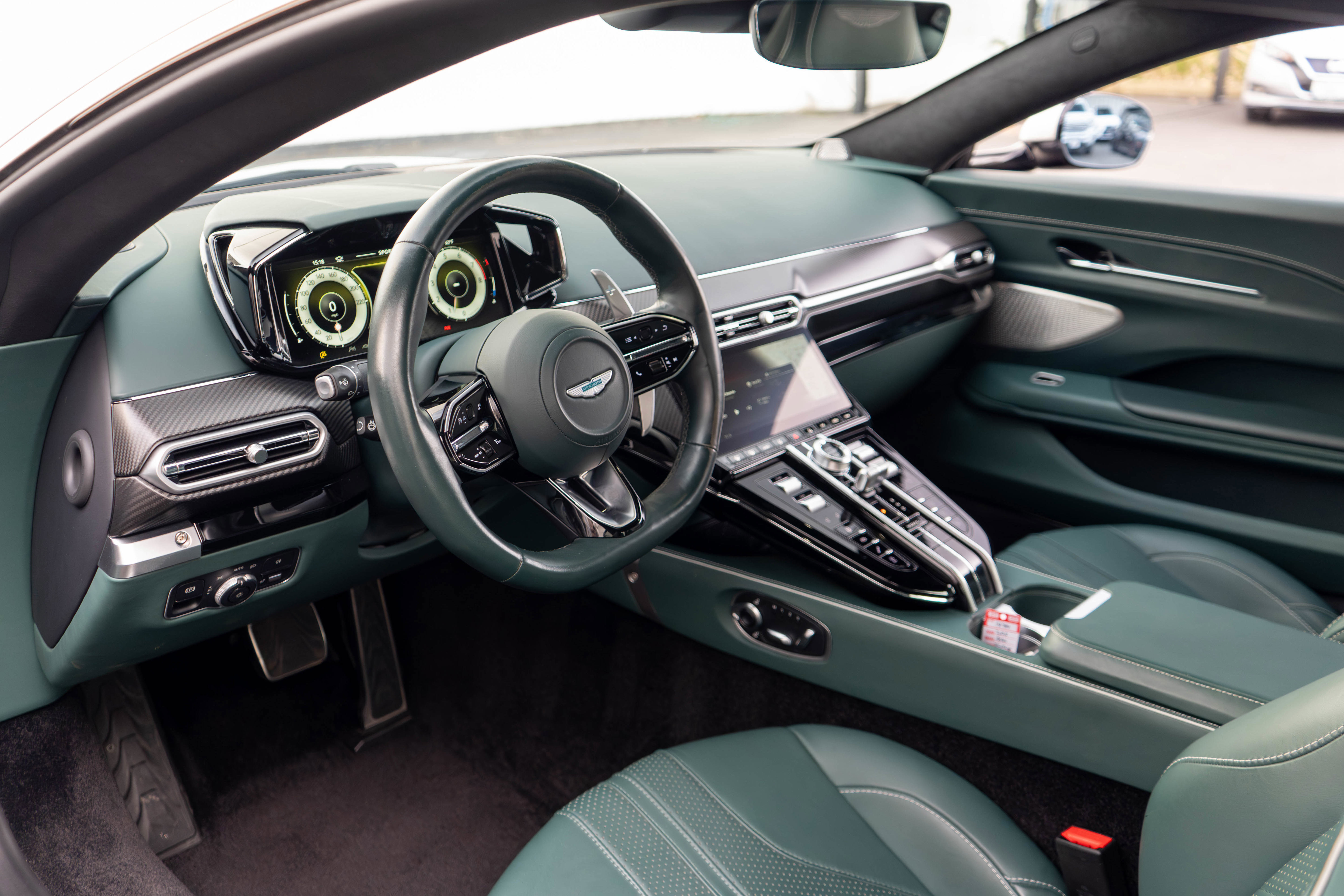 Used 2025 Aston Martin V8 Vantage Coupe image 3