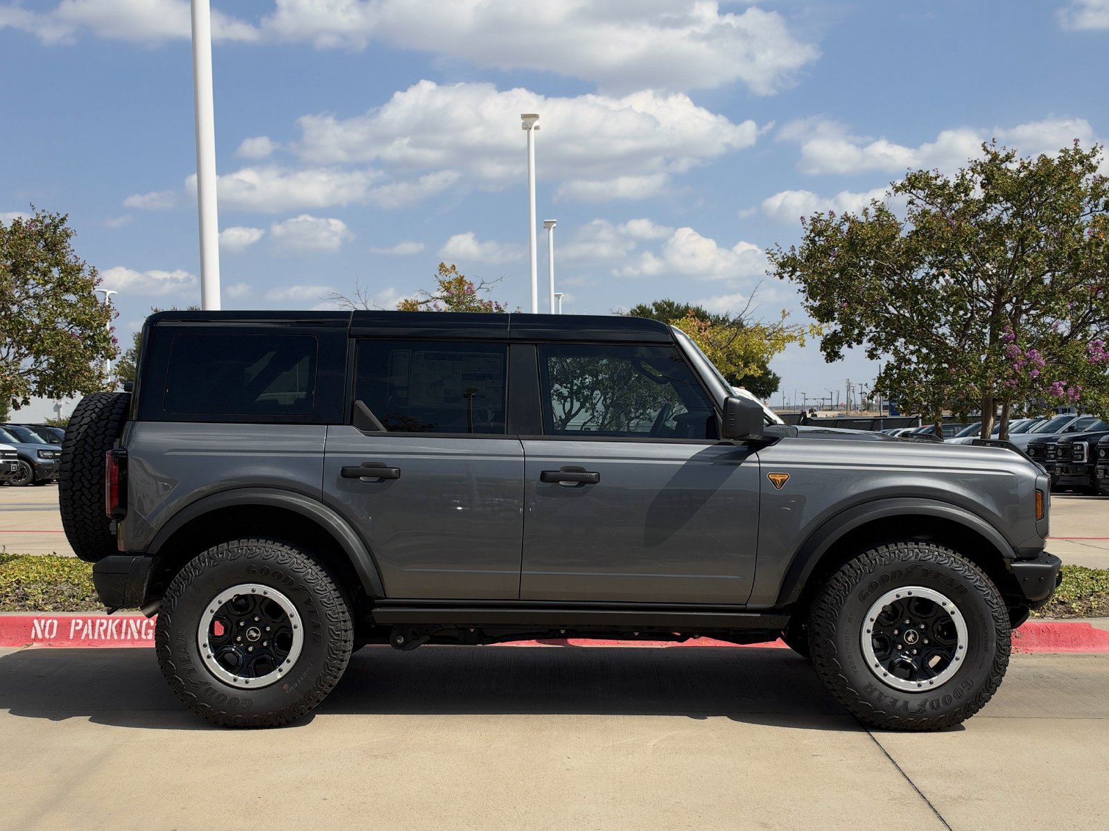 New 2026 Ford Bronco Badlands AWD/4WD image 3
