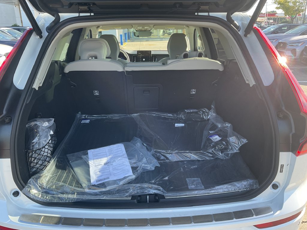 New 2027 Volvo XC60 T8 Ultra AWD/4WD image 9