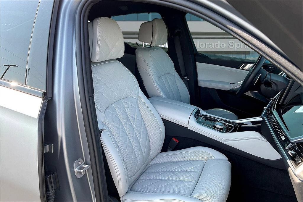 Used 2025 BMW X6 M60i AWD/4WD image 29