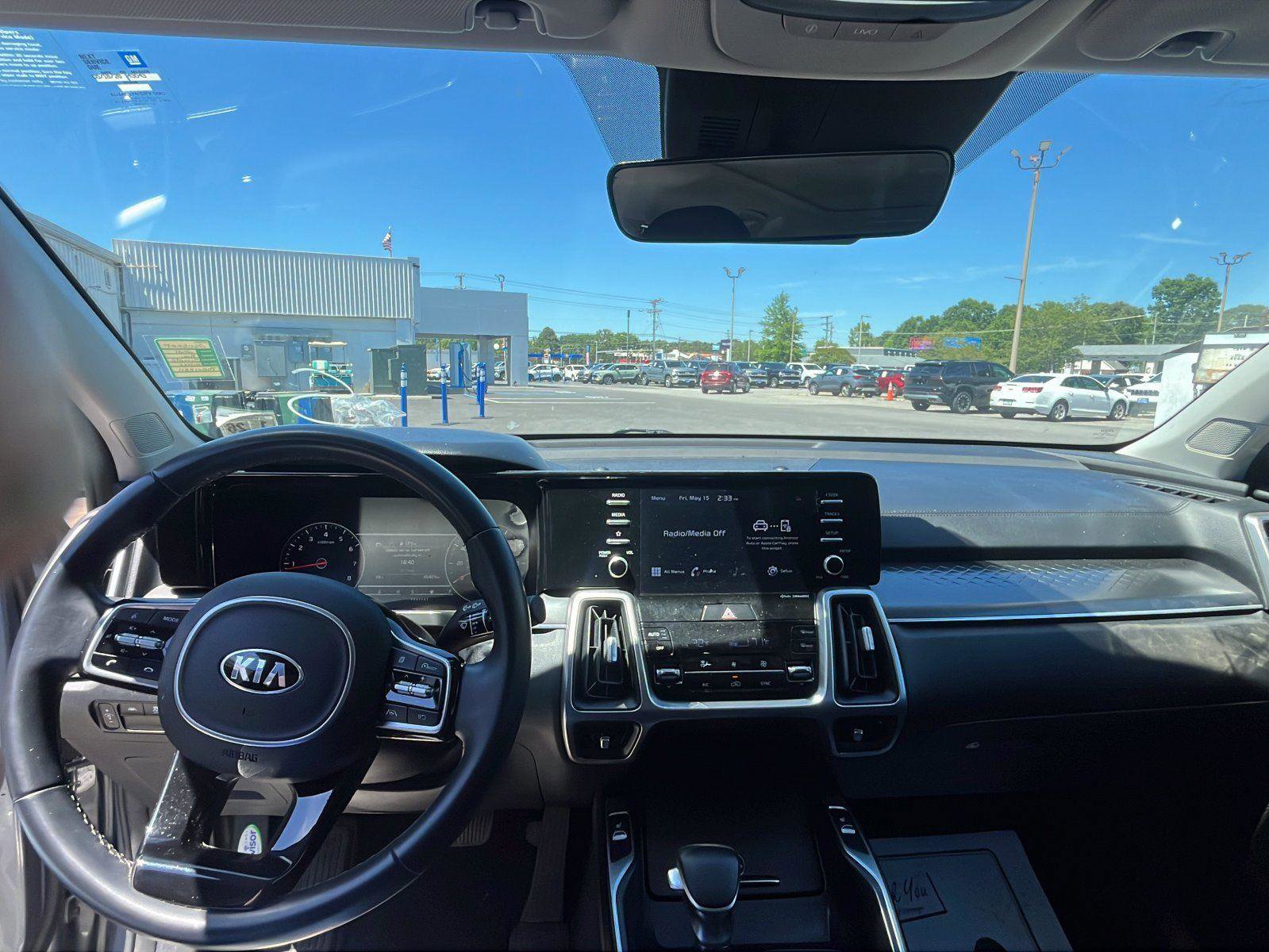 Used 2021 Kia Sorento S w/ Panoramic Sunroof Package FWD image 17