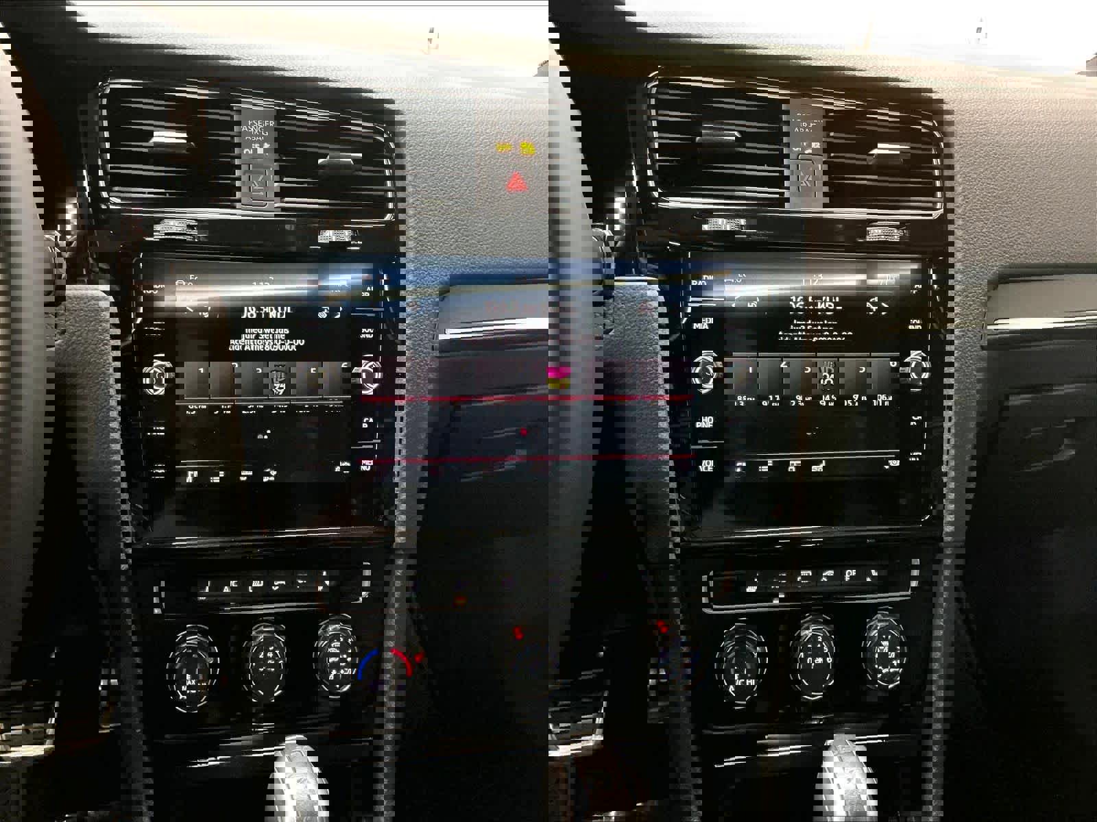 Used 2019 Volkswagen GTI SE image 33