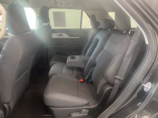 Used 2025 Ford Explorer Active AWD/4WD image 30