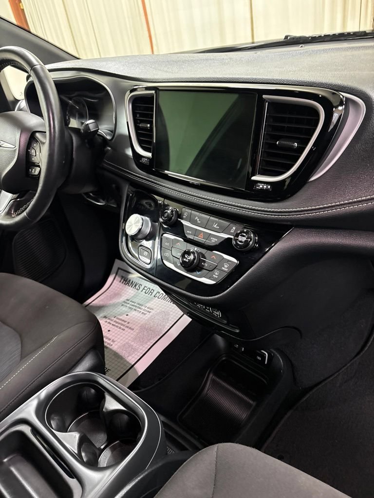 Used 2021 Chrysler Pacifica Touring w/ S Appearance Package FWD image 27