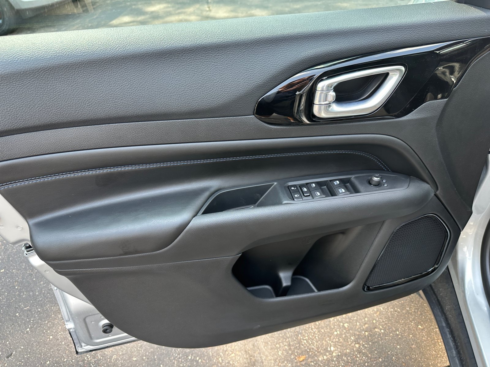 New 2026 Jeep Compass Latitude AWD/4WD image 18