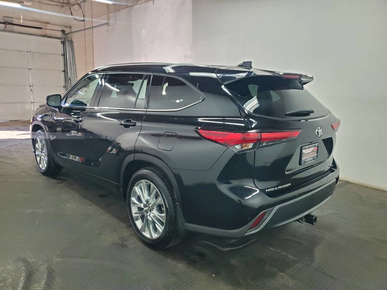 Used 2022 Toyota Highlander Limited image 5