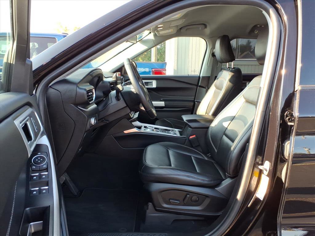 Used 2022 Ford Explorer XLT w/ Equipment Group 202A image 16