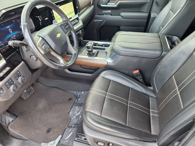 Used 2023 Chevrolet Silverado 1500 High Country w/ Technology Package AWD/4WD image 4