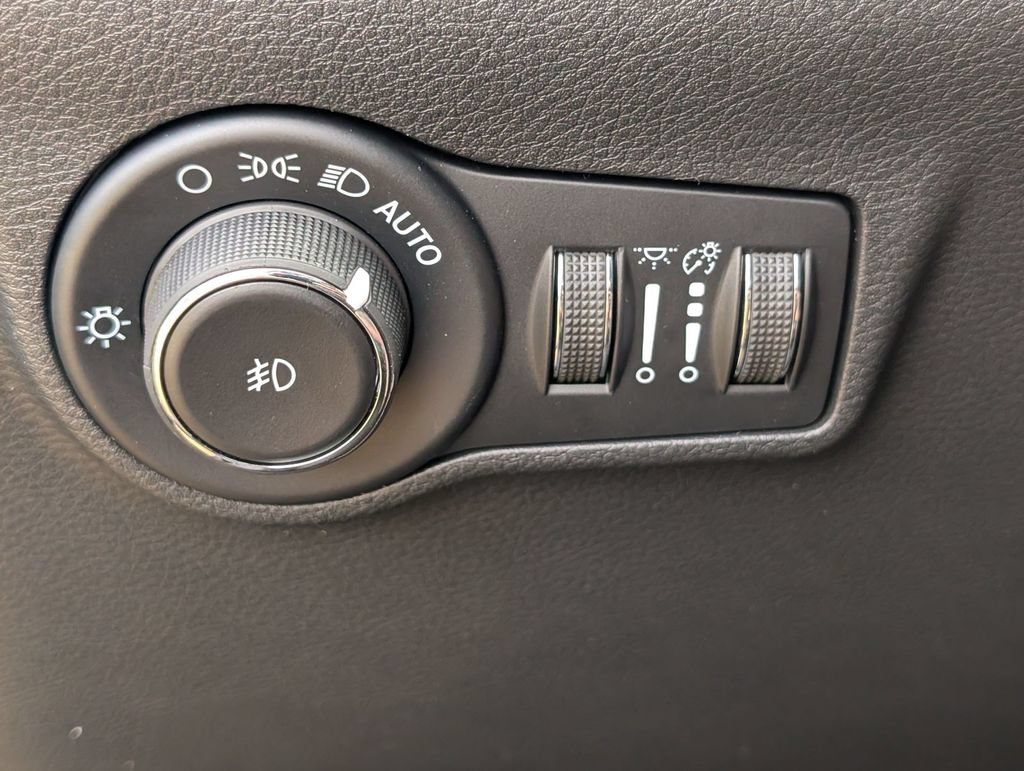 New 2026 Jeep Compass Trailhawk w/ Sun, Sound & Navigation Group AWD/4WD image 13