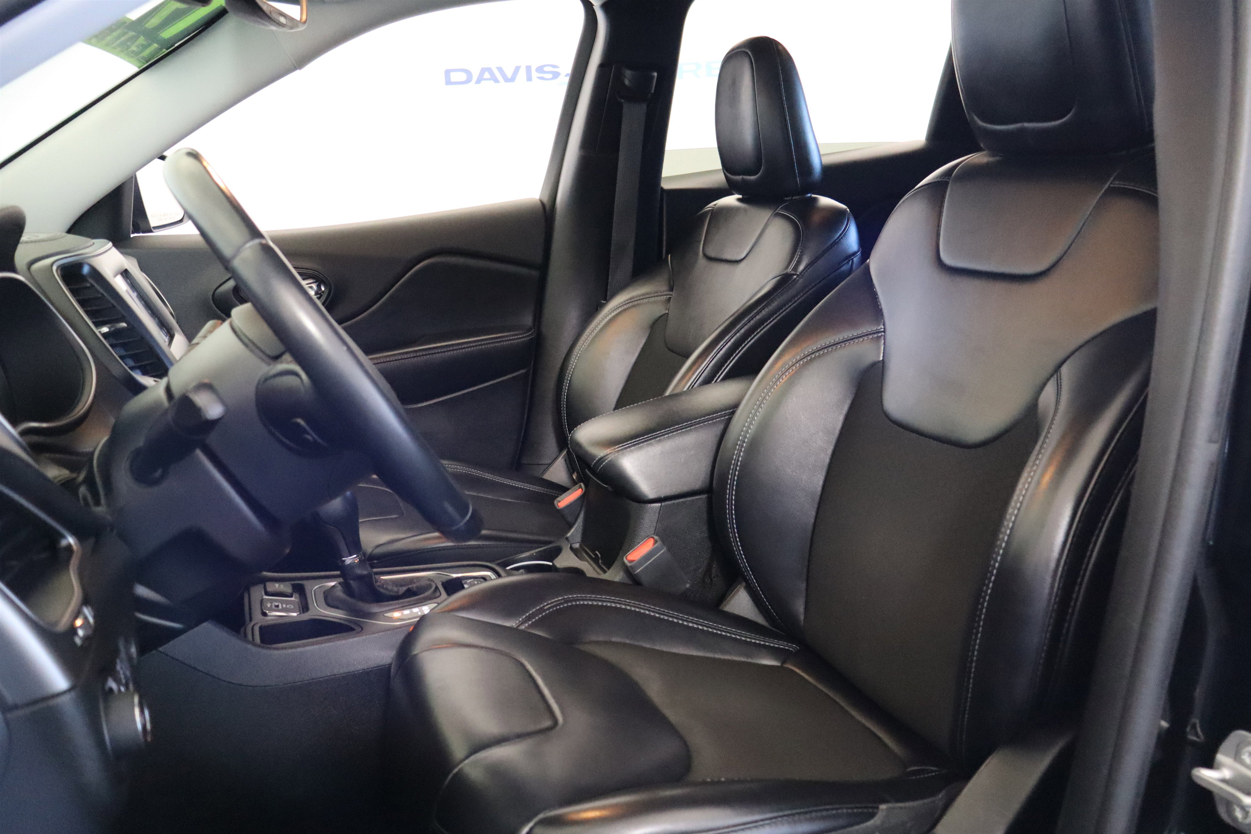 Used 2019 Jeep Cherokee Latitude Plus w/ Comfort/Convenience Group image 23