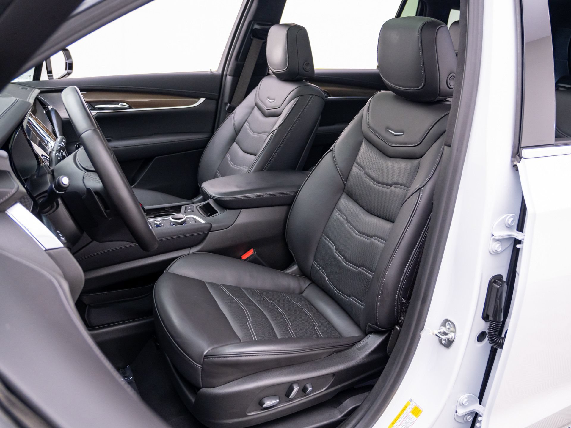 Certified 2025 Cadillac XT6 Premium Luxury w/ Platinum Package AWD/4WD image 18