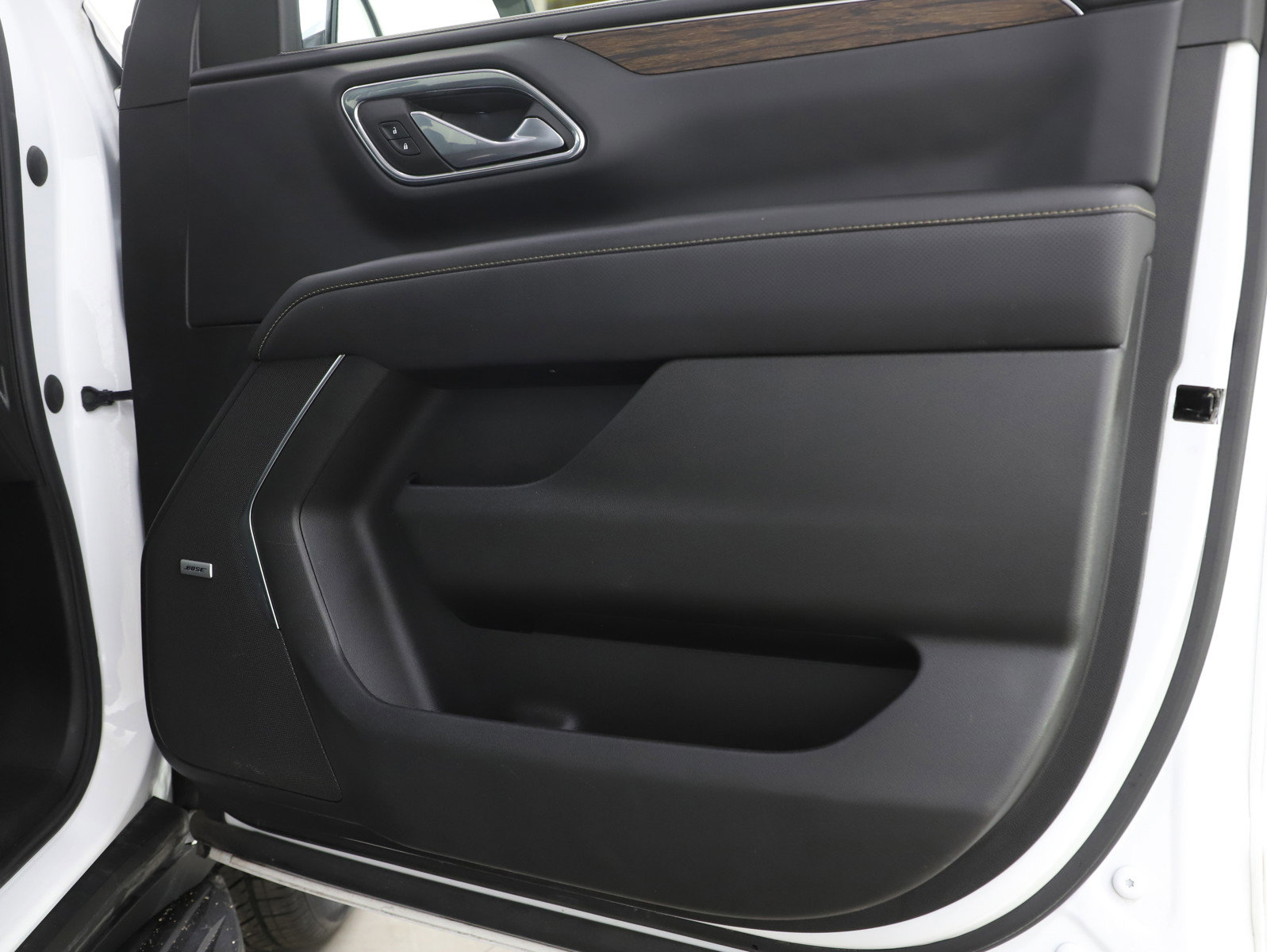 Used 2023 Chevrolet Suburban Premier AWD/4WD image 9