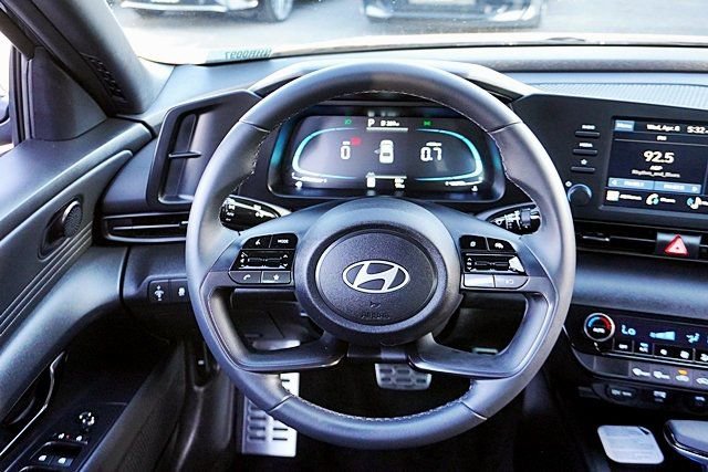 Certified 2026 Hyundai Elantra Sport image 18