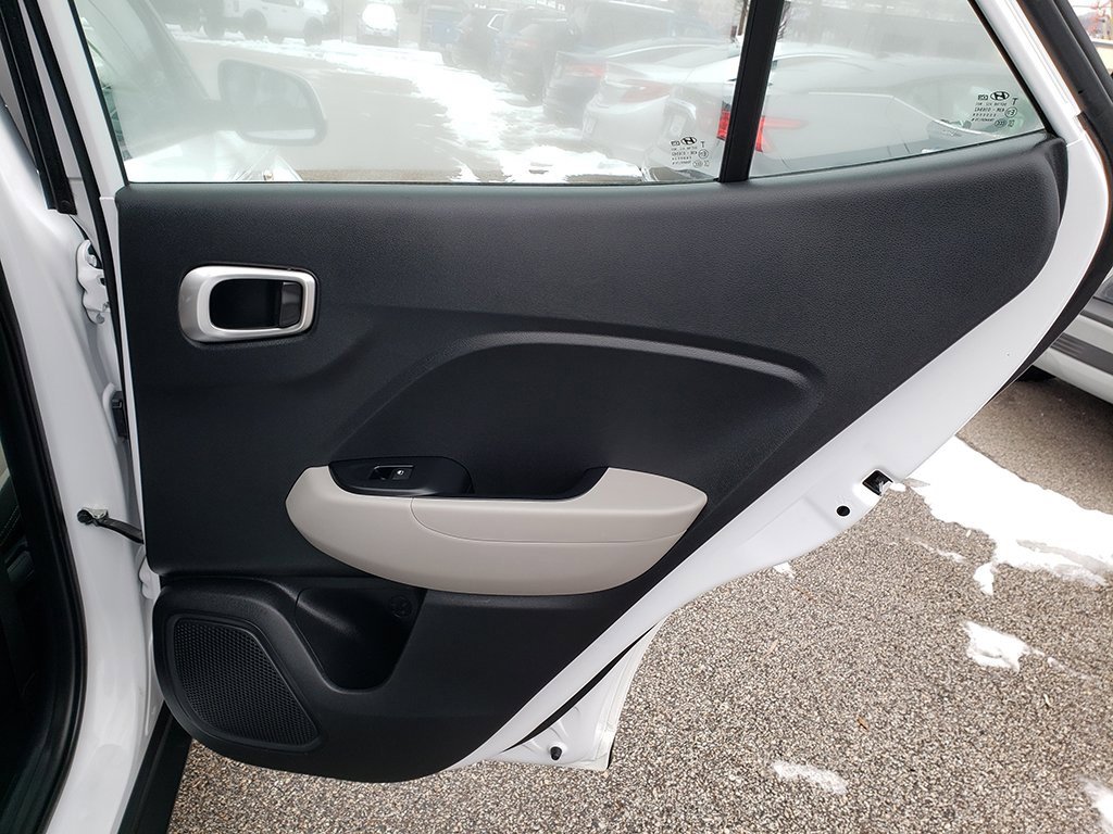 Used 2020 Hyundai Venue SEL w/ Convenience + Premium Package image 18