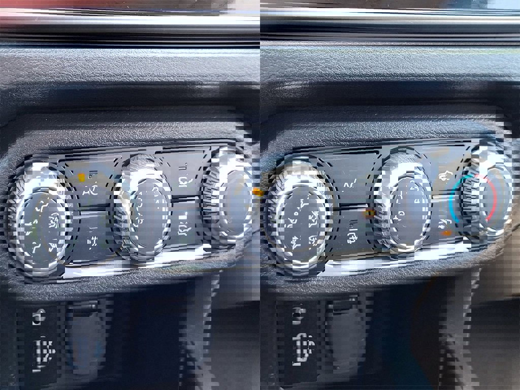 Used 2025 Nissan Versa S image 14