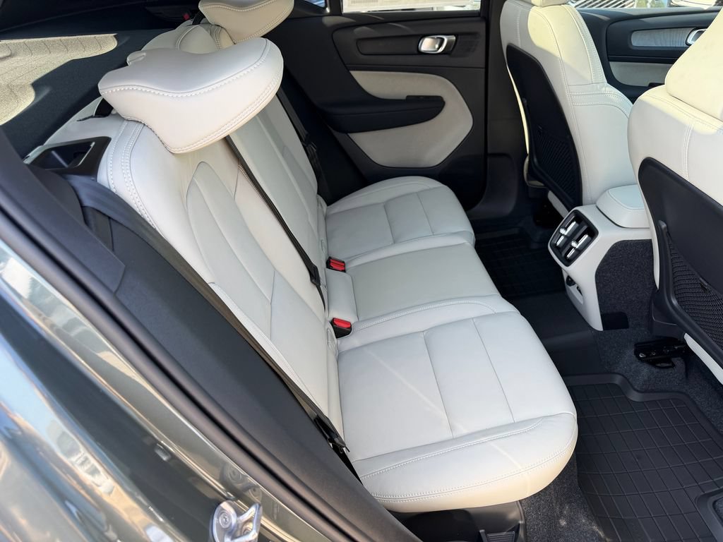 New 2026 Volvo XC40 B5 Plus w/ Protection Package Premier AWD/4WD image 11