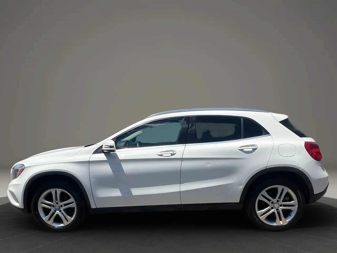Used 2017 Mercedes-Benz GLA 250 4MATIC w/ Premium Package image 8