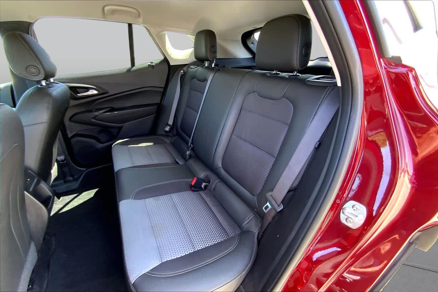 Used 2025 Chevrolet Trax LT FWD image 20