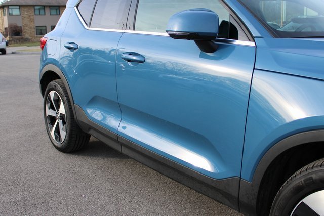 Used 2025 Volvo XC40 B5 Plus image 49