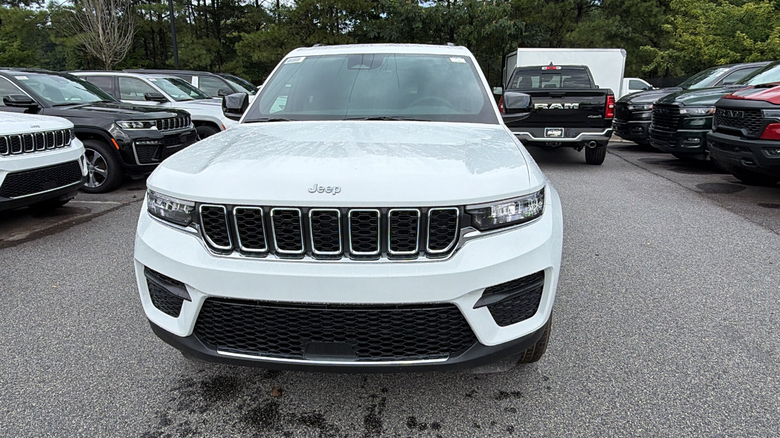 New 2026 Jeep Grand Cherokee Laredo RWD image 3