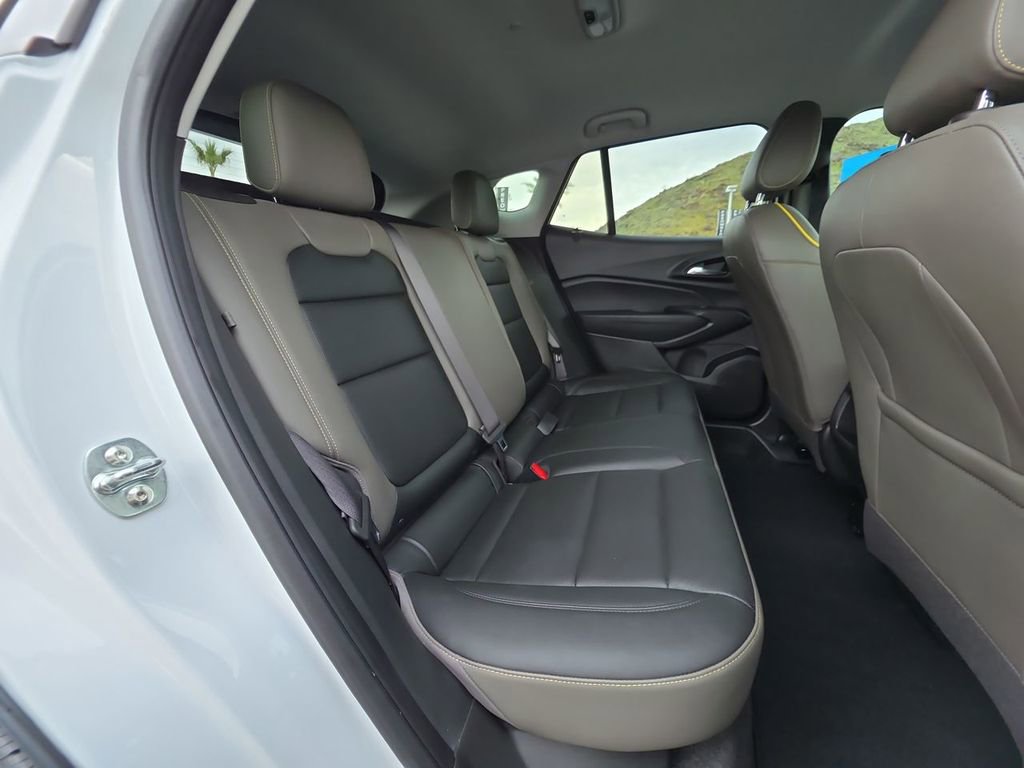 Used 2025 Chevrolet Trax ACTIV w/ Driver Confidence Package image 28