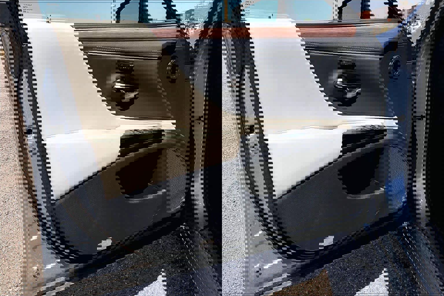 Used 2025 Lexus ES 300h w/ Premium Package image 20