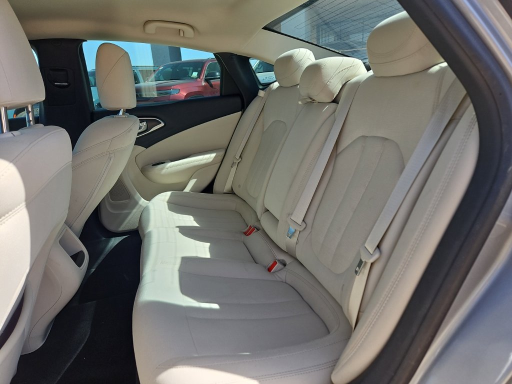 Used 2016 Chrysler 200 Limited FWD image 18