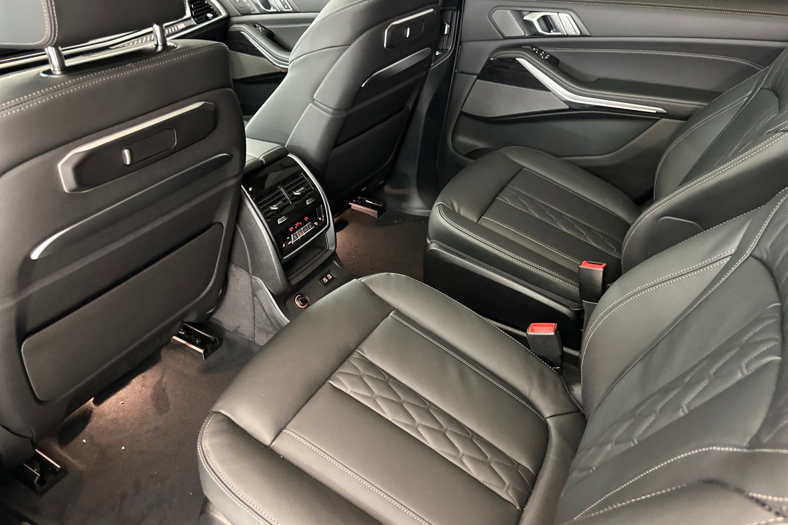 New 2026 BMW X7 M60i w/ Executive Package image 20